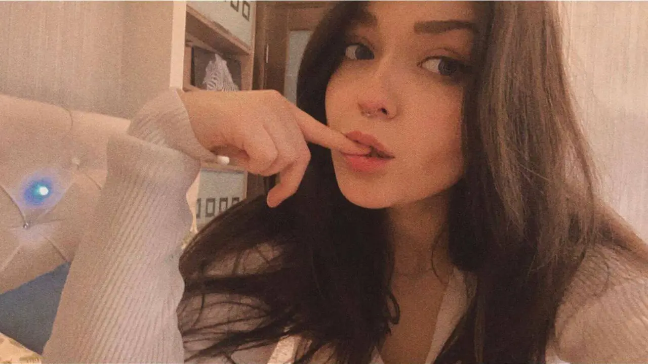 Start Anal Finger BellaSink