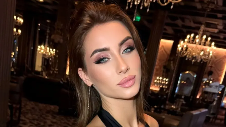 Start Anal Finger Minnie