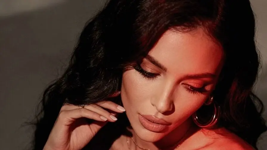 Start Anal Finger Raisa