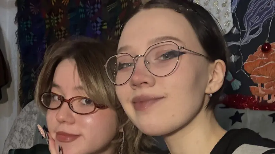 Start Anal Finger LinaandLara